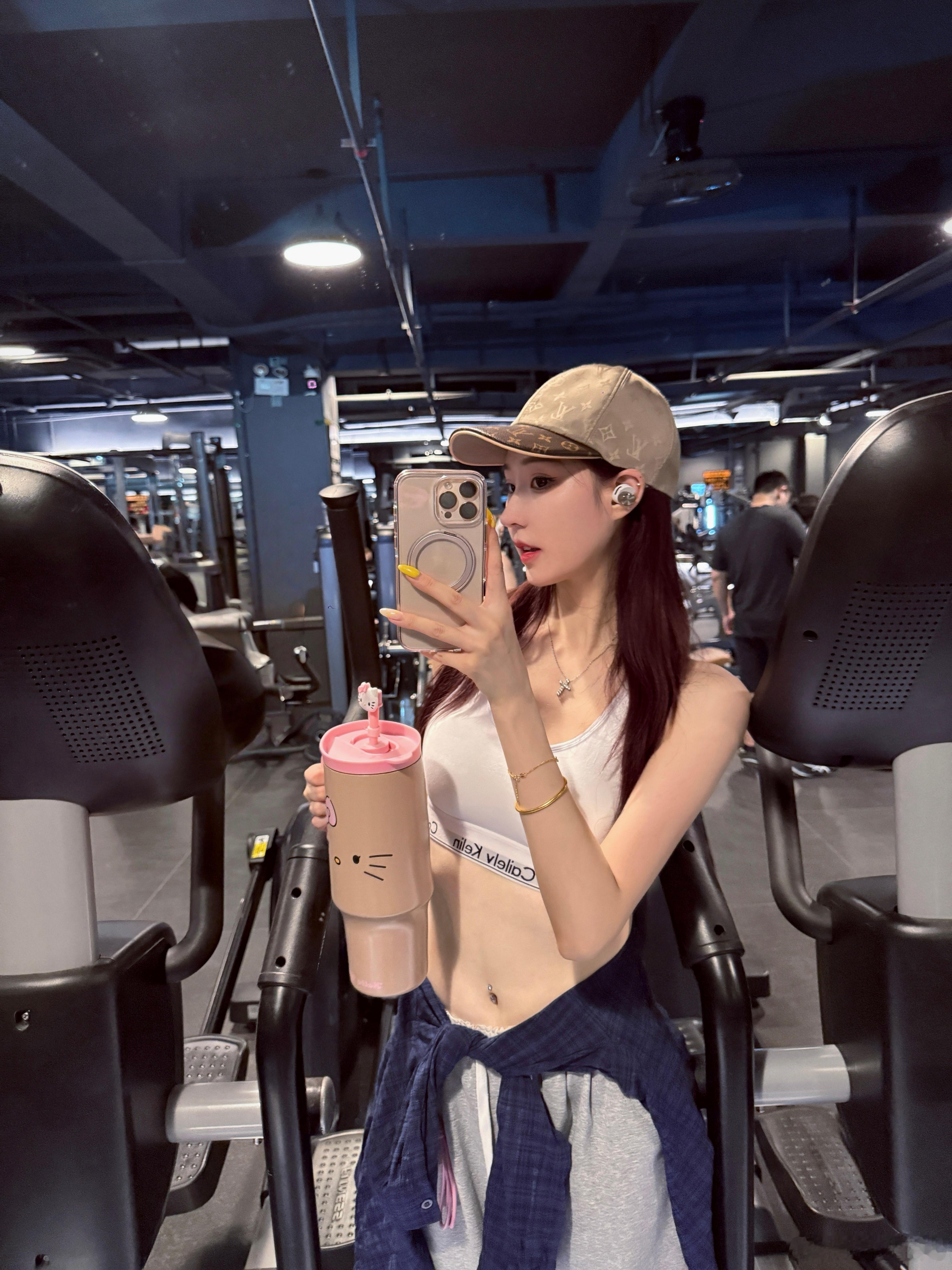 两眼一闭开练🏋️‍♂️👊猛猛练得让身体知道谁是主人🫡有在实打实的练（力