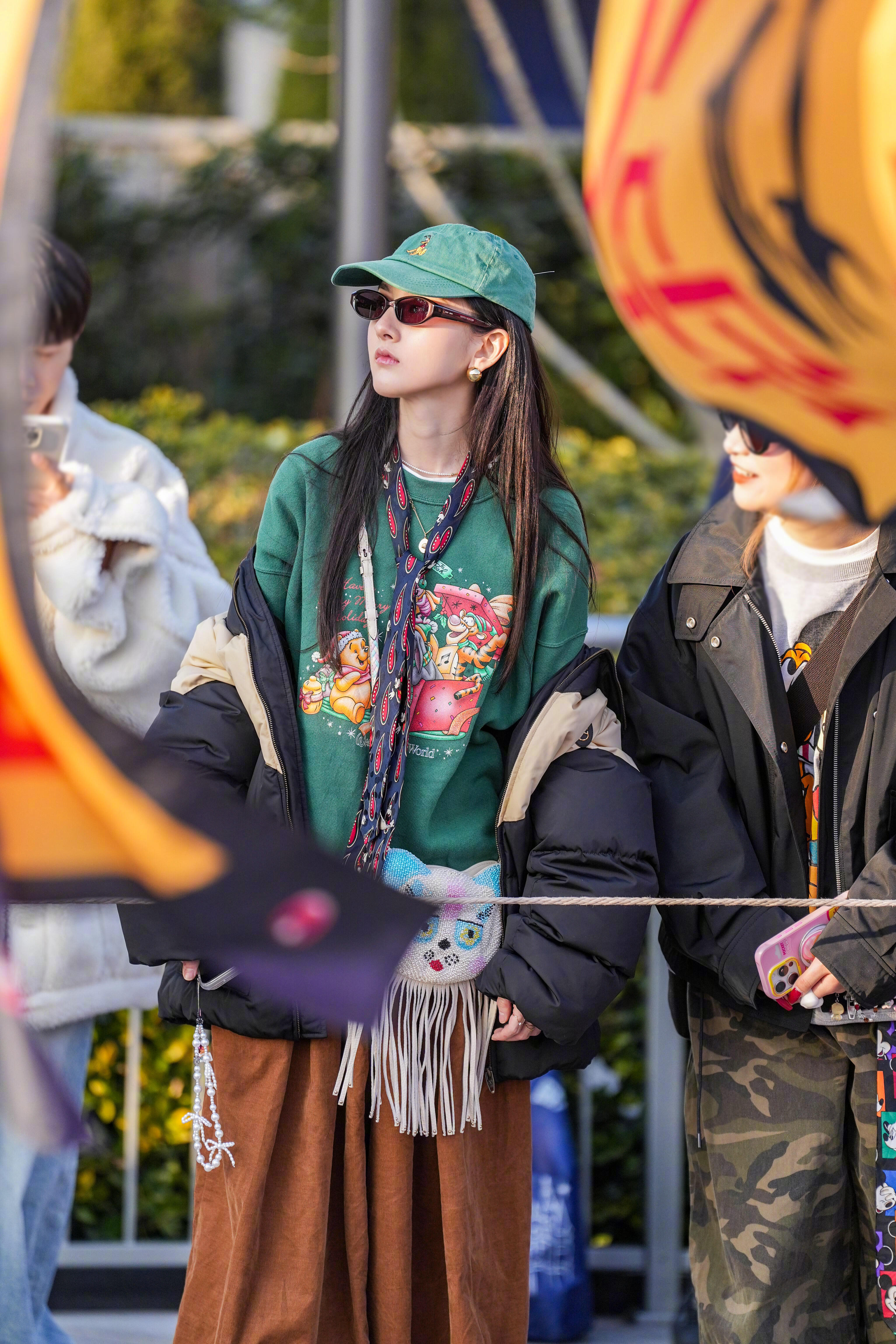 网友上海迪士尼偶遇宋祖儿我家孩子如此美萌