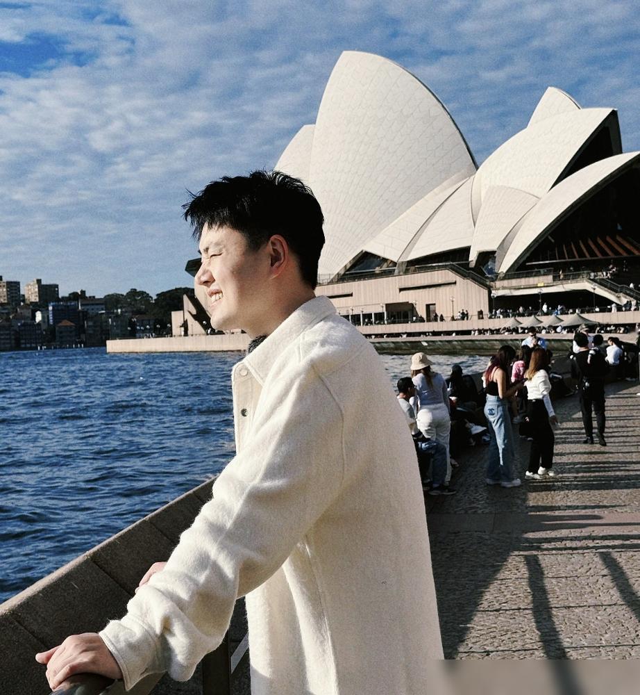 刘雨鑫掏出37万，不是为了喂饱你，是为了饿死所有同行。他晒出流水，90天餐饮