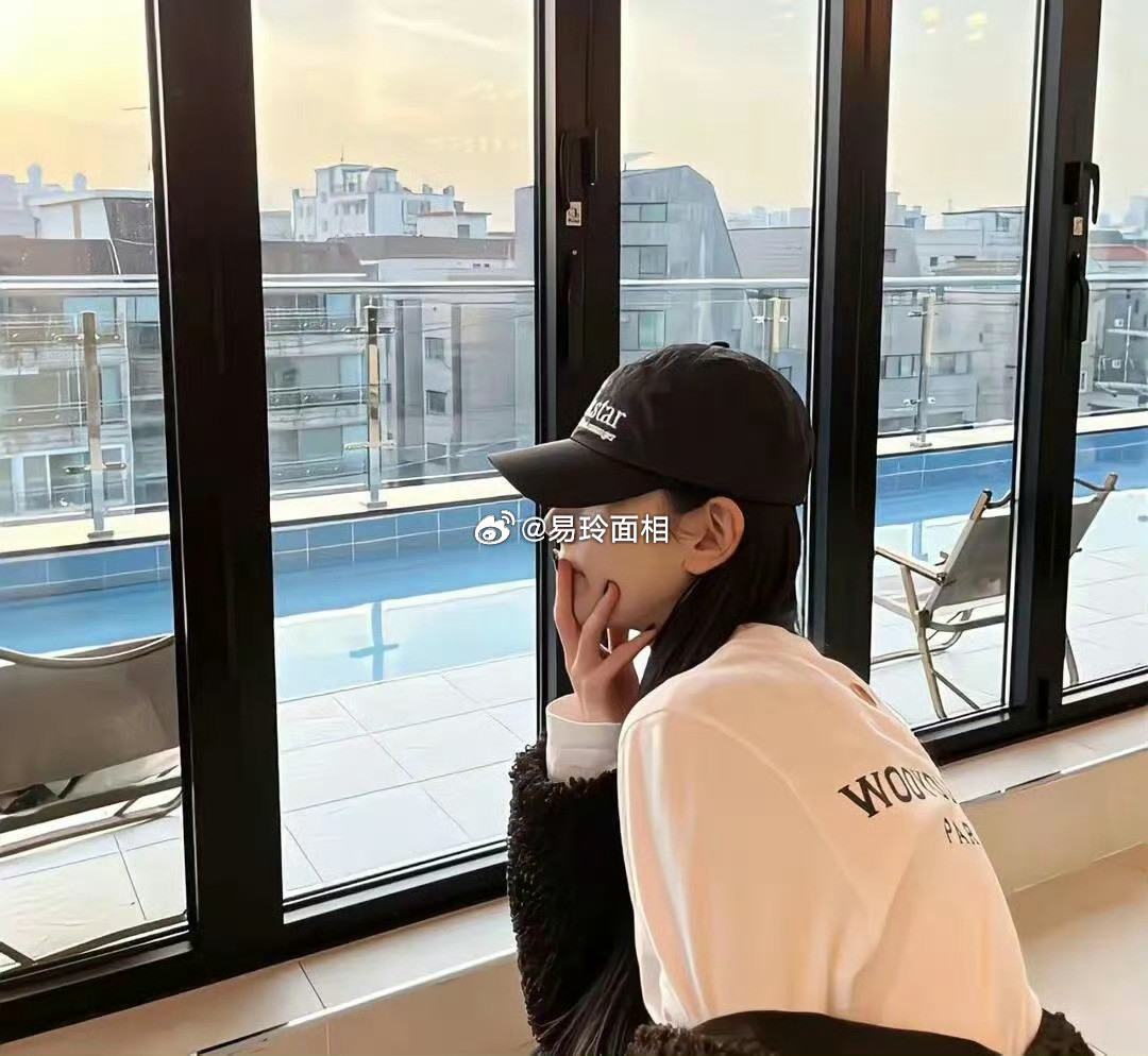 成熟的天蝎女人，比你想象的更有魅力，更聪明，天蝎女有些时候想法容易极端，所以每个
