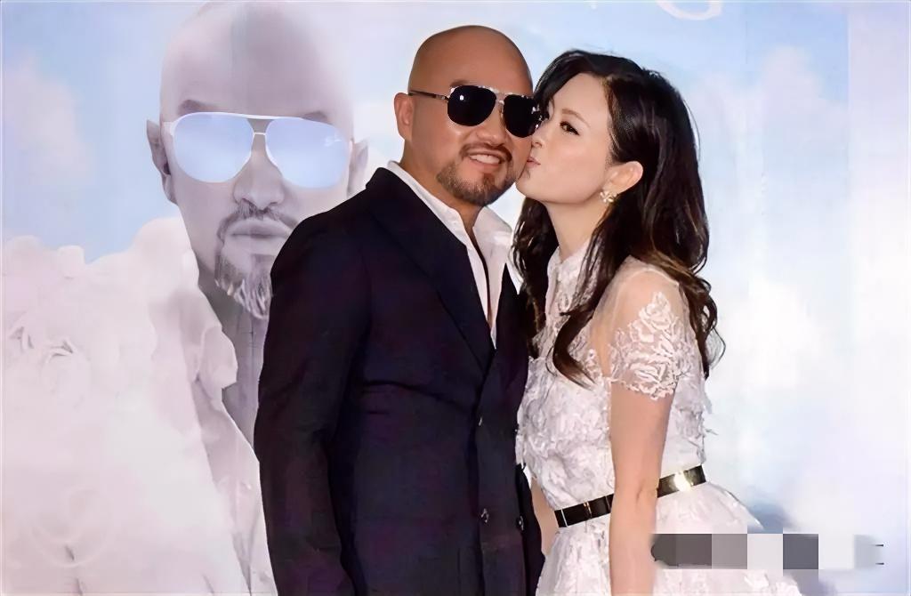 说实话我惊到了……辛龙复出第一首歌，没有卖惨，妻子刘真去世五年，歌名直接叫《