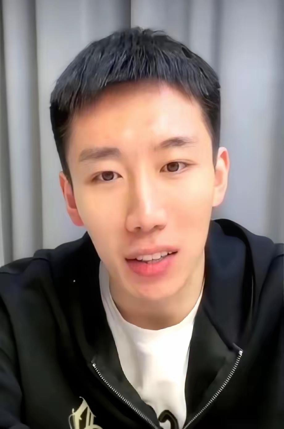 前国手程靖淇一句话戳破真相，别再心疼赛场起伏的樊振东，最该心疼的是他暗无天日的那