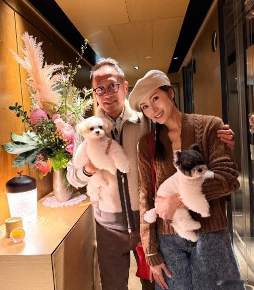 以前很不喜欢李嘉欣，现在感觉这女的太知道要什么了，不在乎别人怎么想，并且这个岁数