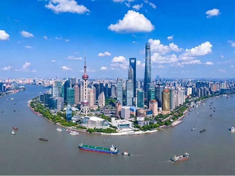 很多人在争论深圳市值反超上海，是不是资本抛弃上海，其实两座城市根本不在同一套评价