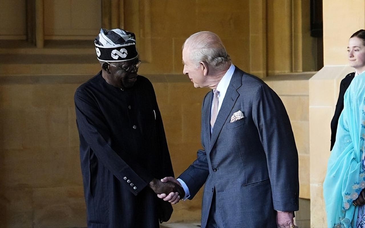 查尔斯国王和卡米拉王后在温莎城堡欢送尼日利亚总统夫妇！3月19日，尼日利亚总统