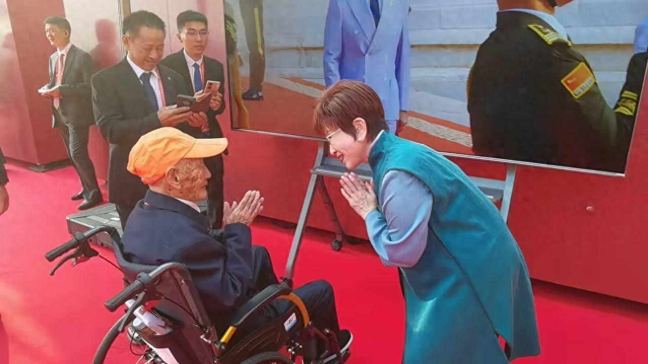 赖清德看完阅兵后认怂就在国民党急与洪秀柱切割称其“不代表党意”，赖清德当局从
