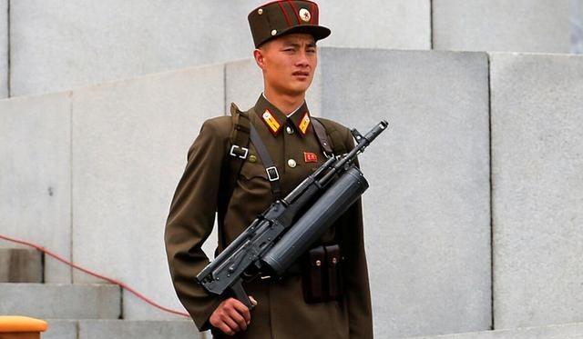 朝鲜人民军现役的88-2式自动步枪确实挺有看头的，这玩意儿在阅兵场上露面时，总能