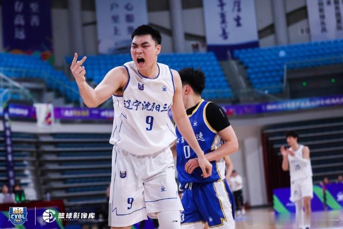 辽宁U21男篮与山东U21男篮交锋中，以3分之差惜败，但队中三位小将表现亮眼。刘