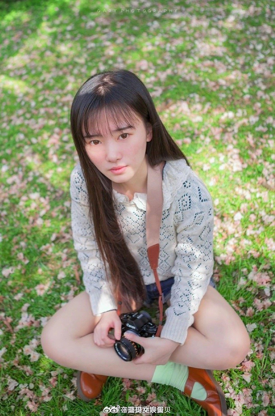 鞠婧祎出道前的照片，学生时代应该是很多男孩子喜欢的类型吧，以前是普通人里的美女，