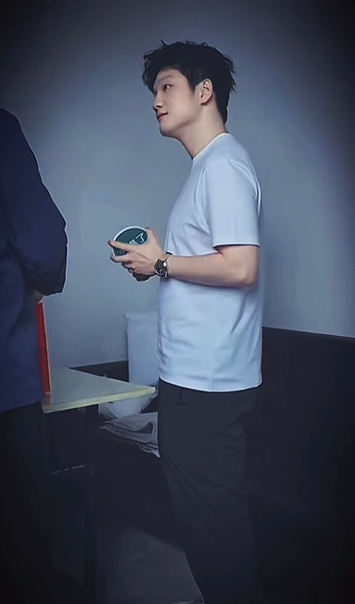 这小伙子怎么这么帅呀​​​