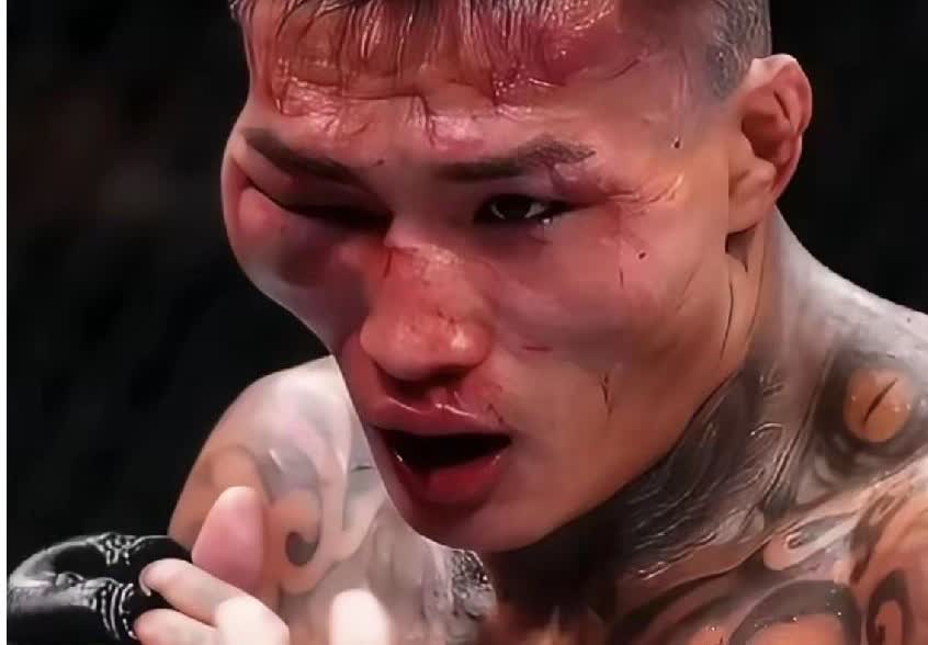 日本人动起手来是又狠又准，很少见他们玩嘴炮。李凯文一上台先喊了一通大刀呀，砍