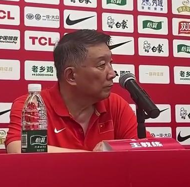 中国女篮主教练宫鲁鸣谈国家集训队的年轻球员，他表示：现在和以前情况不一样了，很多