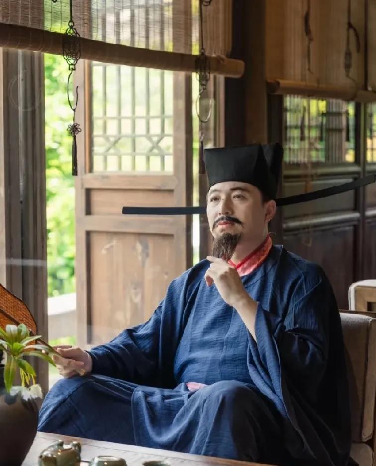 1144年，陆游娶了表妹唐婉，洞房花烛夜他说：“一会吹了蜡烛，我可就不是你表哥了