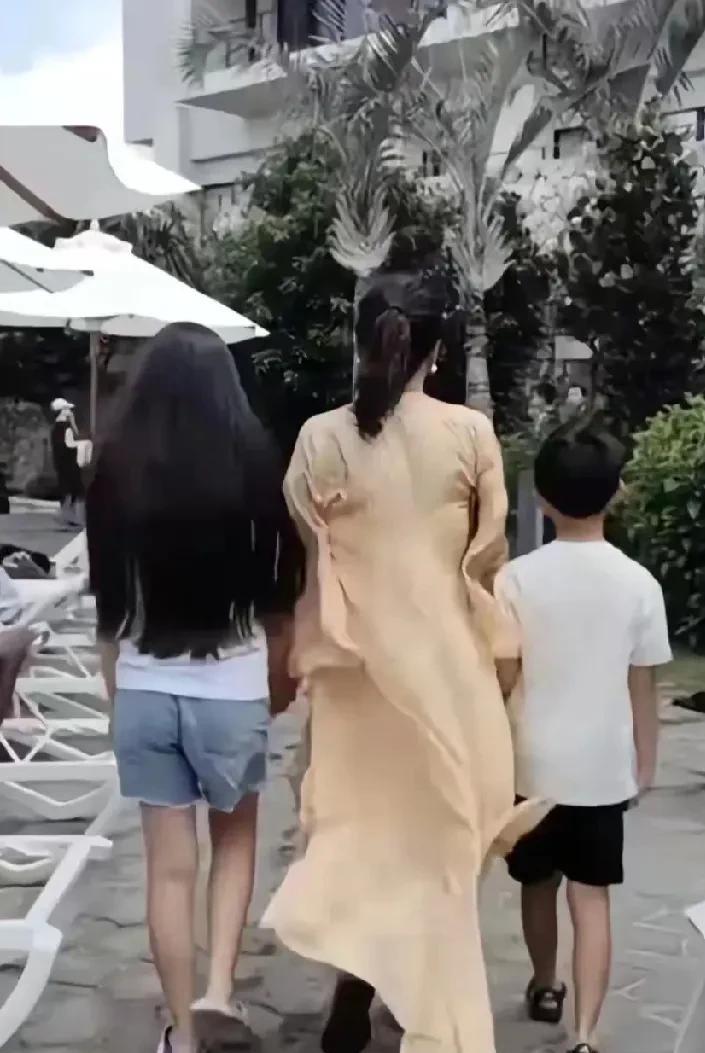 #我的宝藏兴趣#张兰表示孙子孙女回北京后和自己就见了一次面吃了一次饭。不是自己