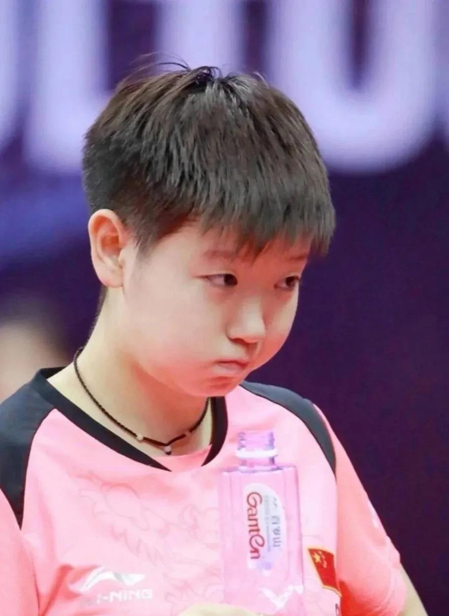 刚刚wtt官宣香港总决赛名单，孙颖莎排名第3，王曼昱排名16。鳗鱼差一个名额就