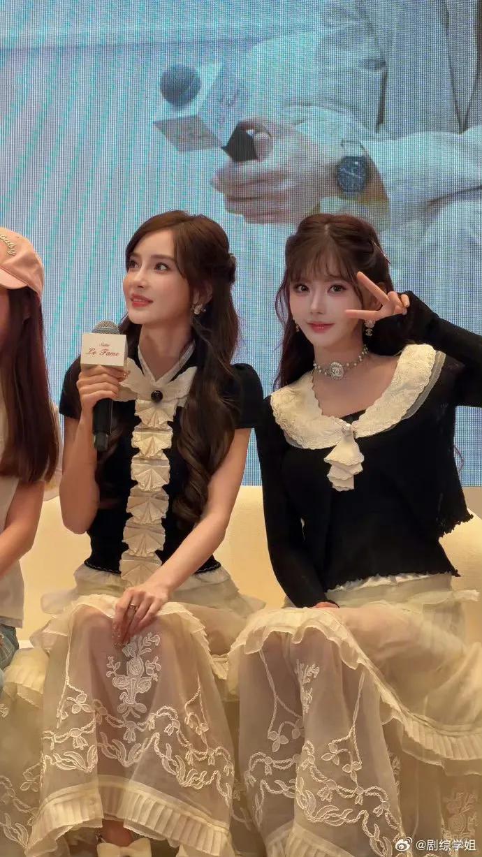 第一次知道杨颖就是在跑男的节目上，第一期的时候作为唯一的女嘉宾，热度非常的高