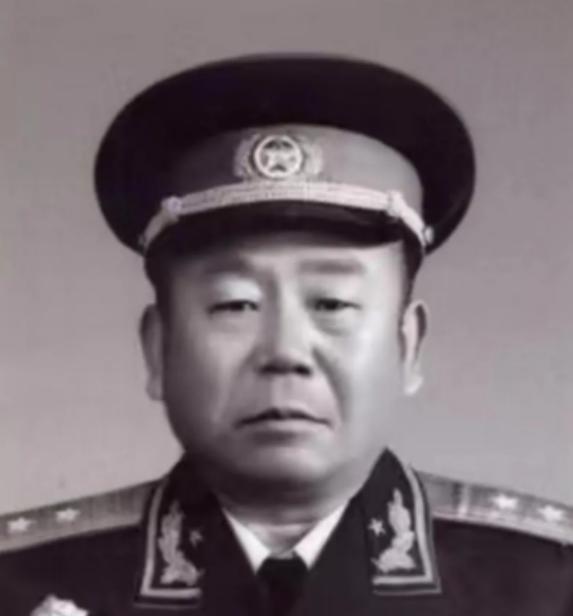 1952年毛主席视察开封，发现人群中站着一男子，惊呼：你怎么在这儿？1952年