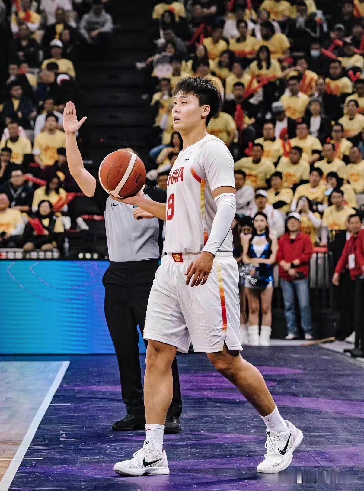 其实明眼人都能看出来郭士强再不让赵睿上客场打韩国男篮估计也很难赢！在昨