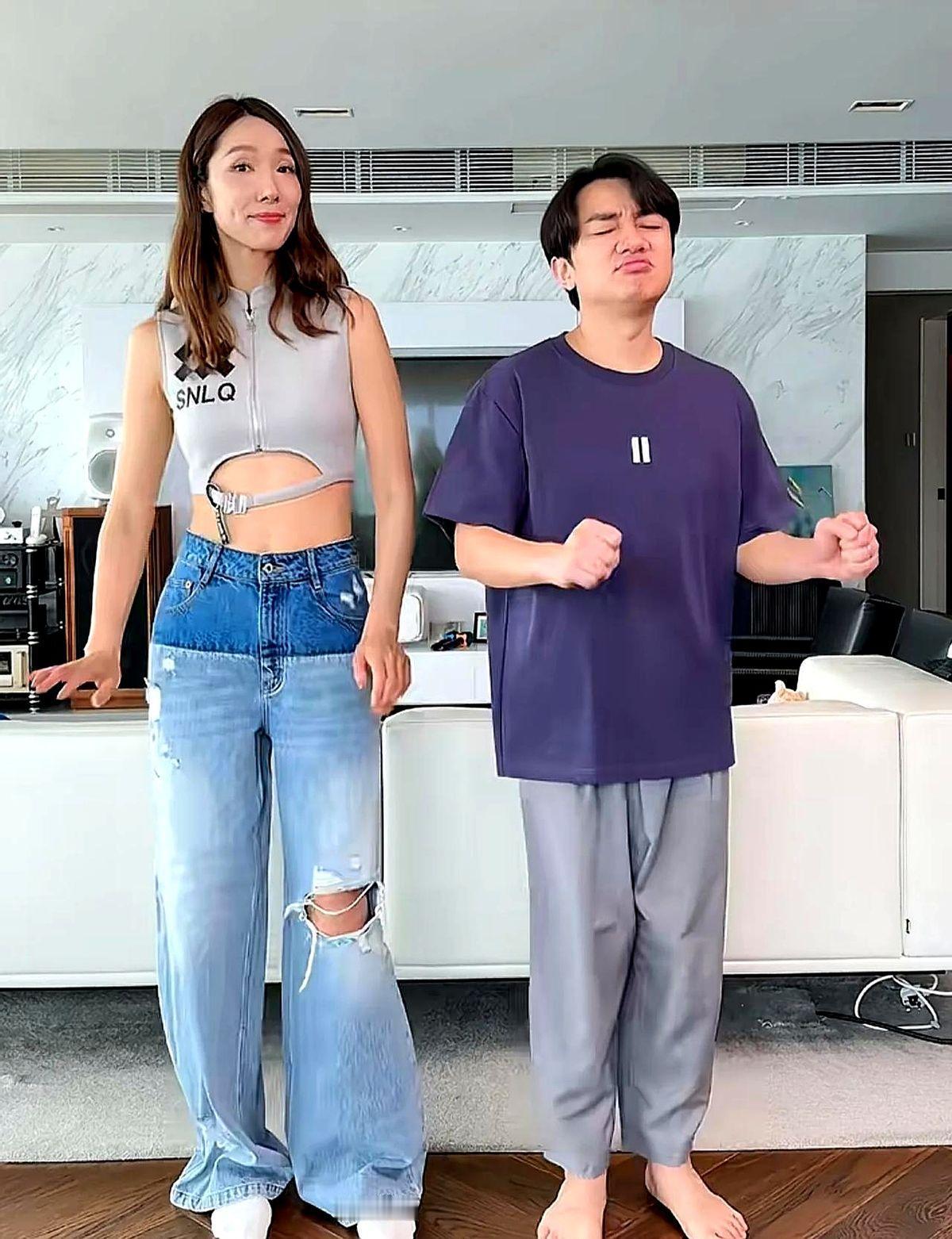 要被王祖蓝夫妇笑拉了！王祖蓝和老婆李亚男表演换装，结果李亚男穿上老公的裤子后，