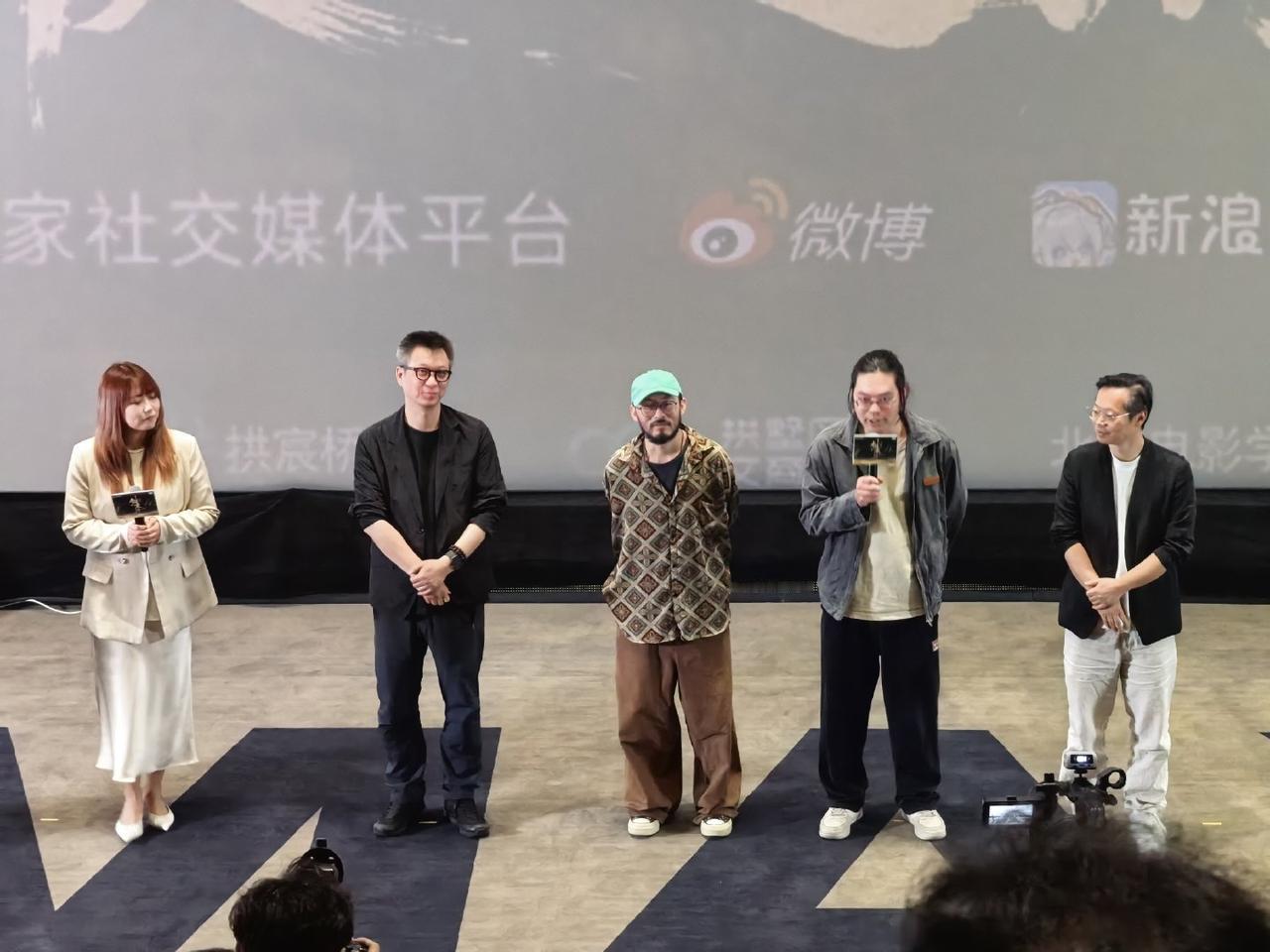 《剑来》动画主创团队在收官点映礼直播中，直面观众争议并回应后续规划。剧情节奏争