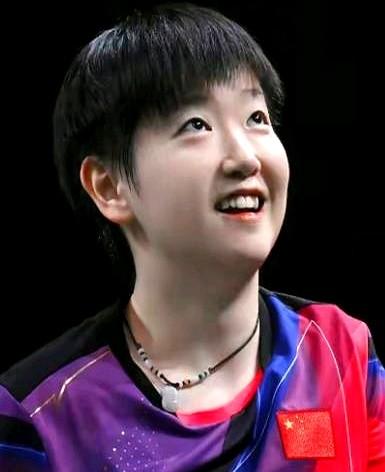 孙颖莎坦言与大头私底下的关系我和大头从小配对搭档相处。球迷们成天在场外凑对子，