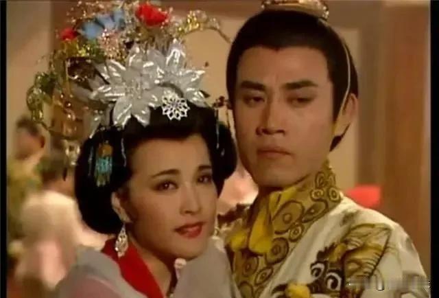 公元652年，武则天正准备就寝。突然窗外飞入一个纸团，上面写道：“三更后，我来你
