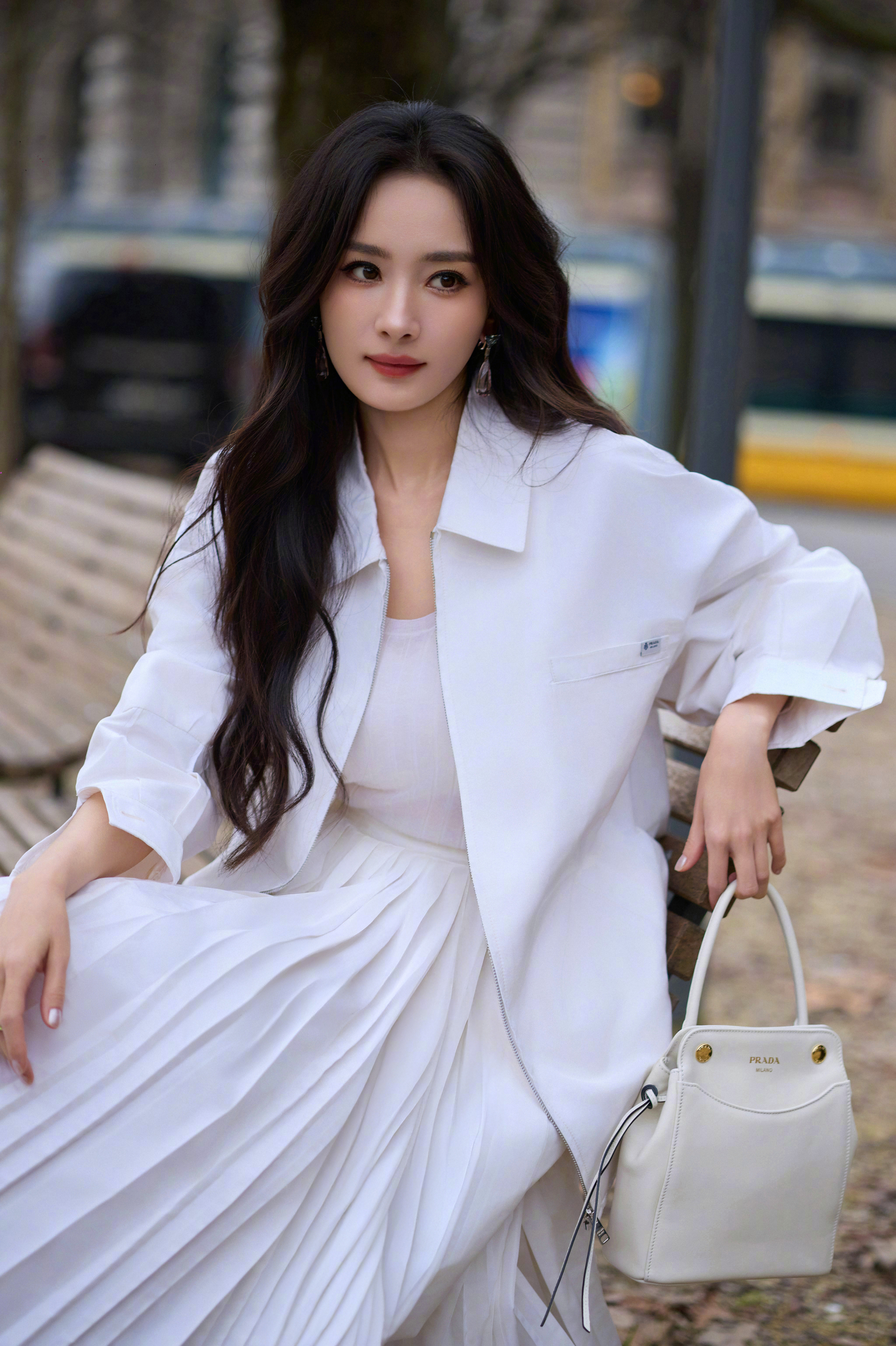 时装周杨幂——PRADA清爽登场～代言人造型图集正式揭晓啦
