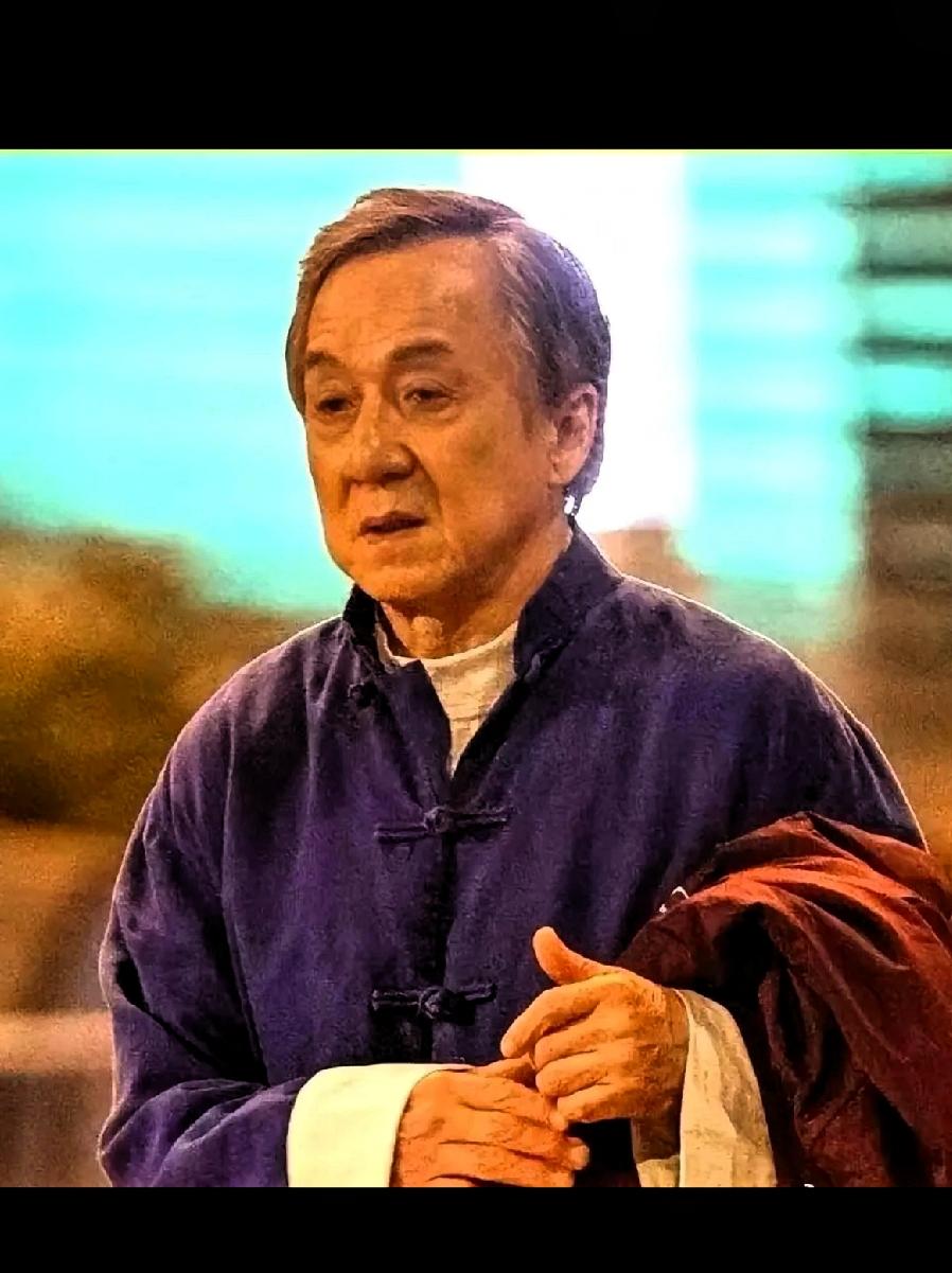 “ADHD”！咱也不知道这是个啥意思！71岁的成龙身价几十亿，日前他开通媒体