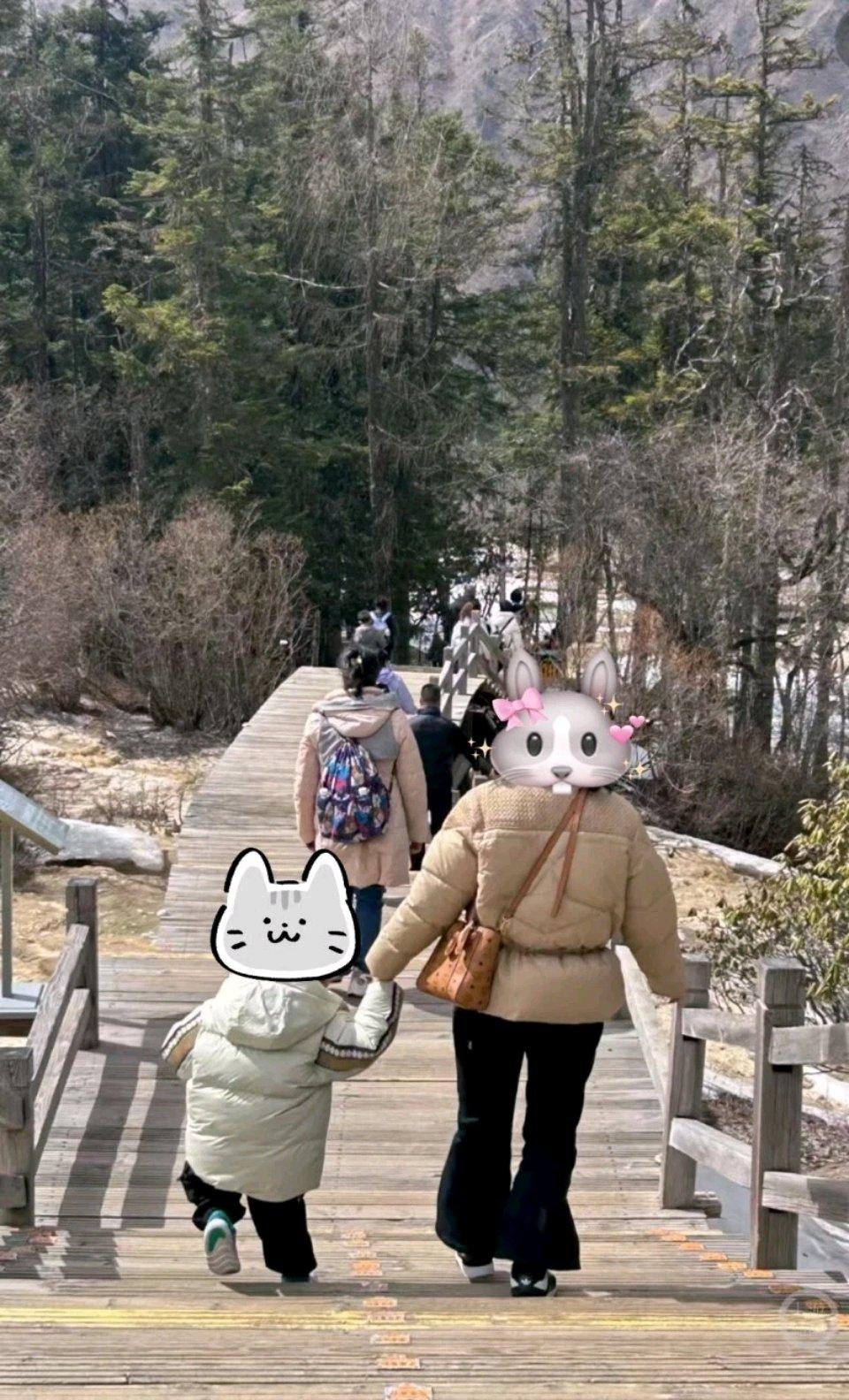 “人间瑶池变尿池？”看到这句话，相信不少网友心里五味杂陈。4月5号，有游客在