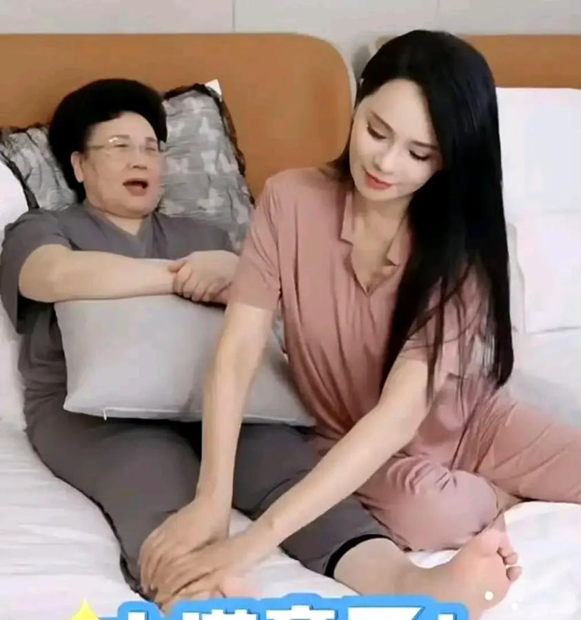 伊能静婆婆真是为了儿子媳妇豁出去了！婆婆永远是老年装，一副70多岁的打扮。