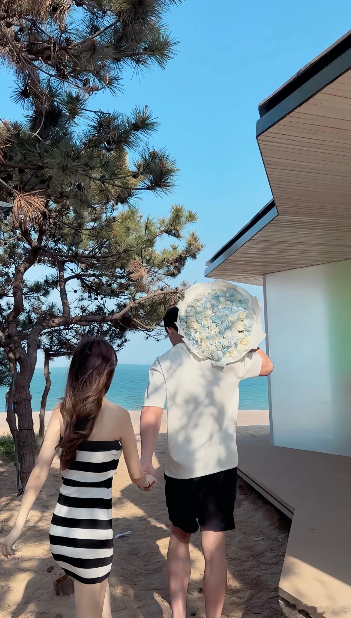 海边鲜花爱人好幸福​​​