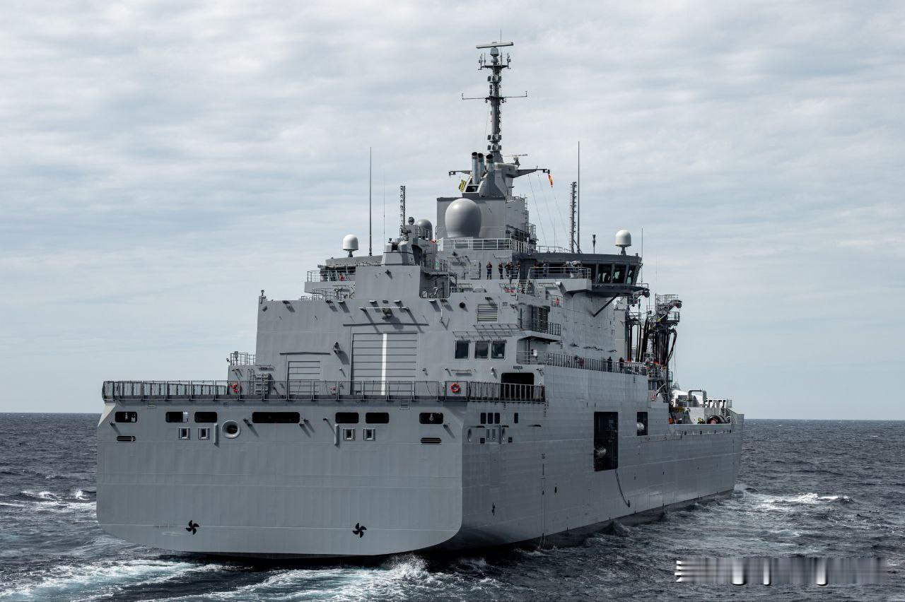 🛳🇫🇷法国接收第二艘“雅克·斯托斯科夫”级训练舰11月27日，在法国