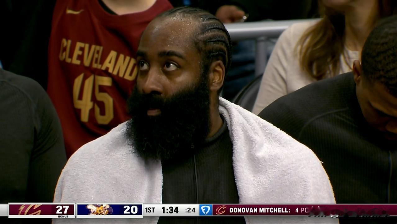 骑士巨星哈登真是太不同寻常了！在今天骑士客场以118：113力克黄蜂的比赛中，哈