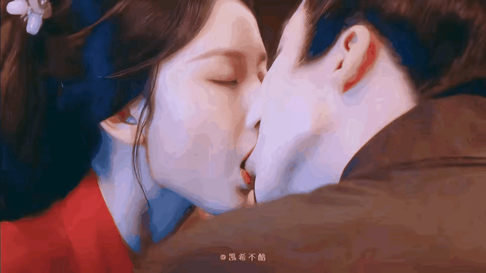 这个接吻是真的吗？演员拍戏时吻戏都是实拍吗？看到这个画面谁会不心动呀，能有这等囗