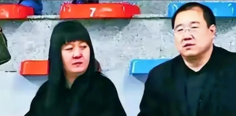 万万没想到，巴图爆火之后，最伤心的人竟然是梁欢！她伤心不是因为儿子英如镝不