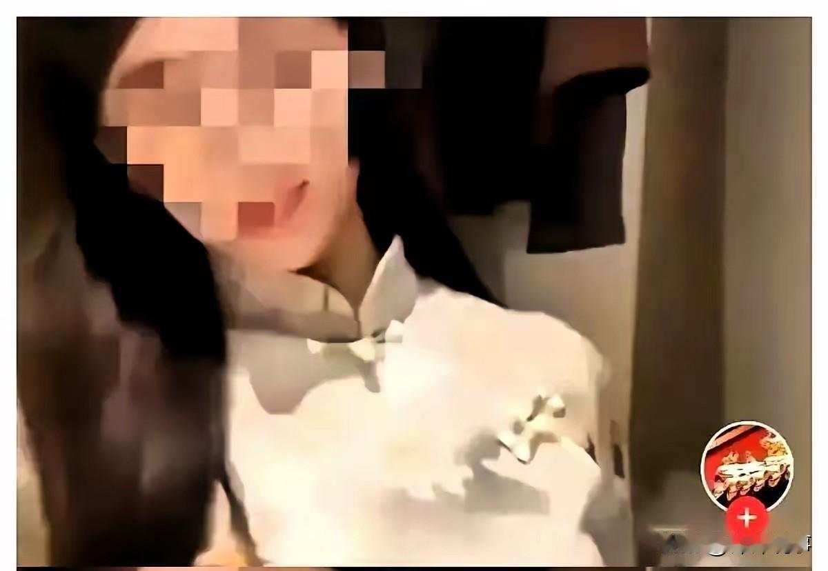 榜一大哥狂刷火箭，女主播起身倒水没回头，这场景真让人唏嘘。最近网信办刚发了《关于