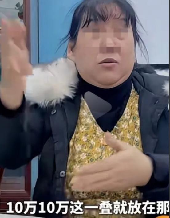 “就怕跳进黄河也洗不清！”一大妈去做保姆，发现雇主家太有钱了，10万一捆的钱，随