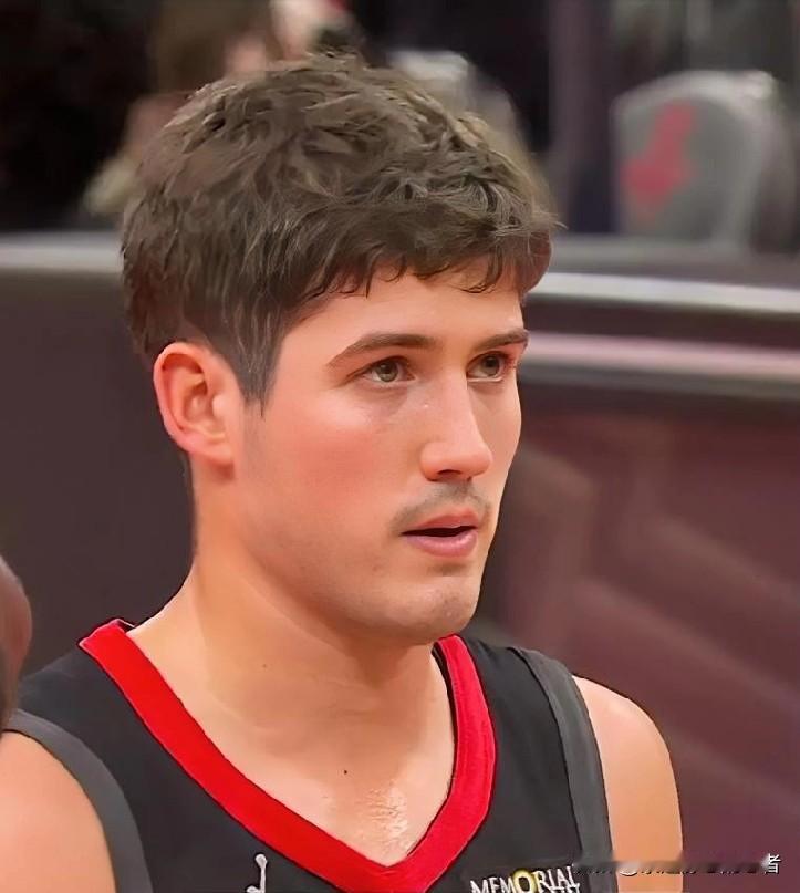 火箭今天杯赛虽然输了！！！但是两位年轻探花的表现还是值得表扬的！！！谢泼德：替