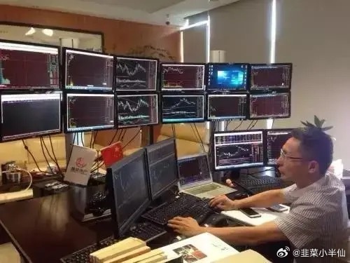 差距越来越大了？2020年，比亚迪营收1566亿，吉利921亿2021年，比亚迪