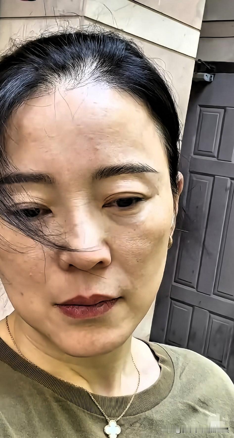 我表嫂今年五十六，三年前在她闺女家被女婿当面吼了一句难听话，让她走。第二天她就收