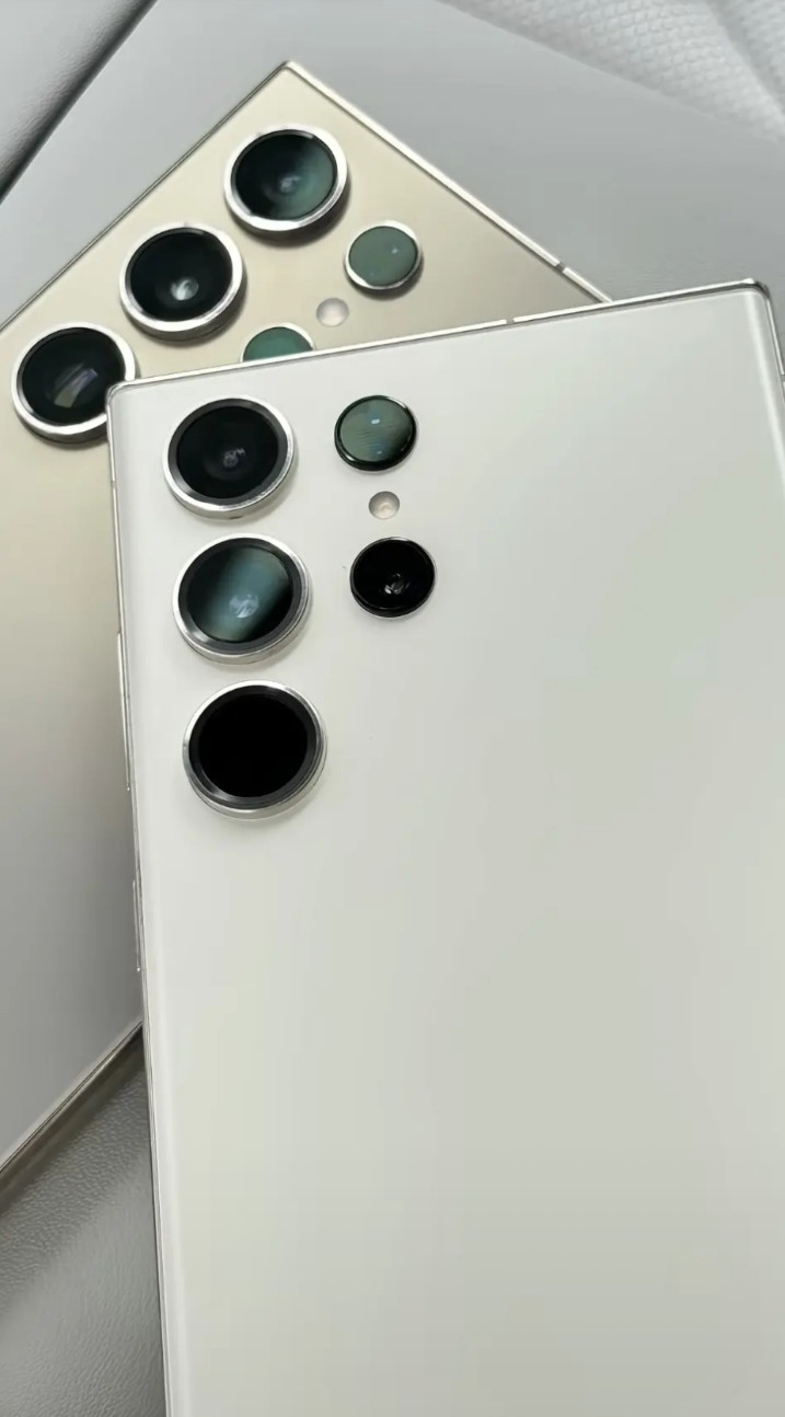 三星S23U：我有10倍光学变焦。三星S24U:我有蓝牙触控笔。三星S25