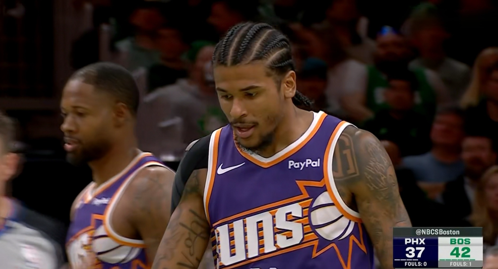 太阳二当家杰伦-格林终于拉胯了！在今天太阳客场以112：120不敌凯尔特人的比赛