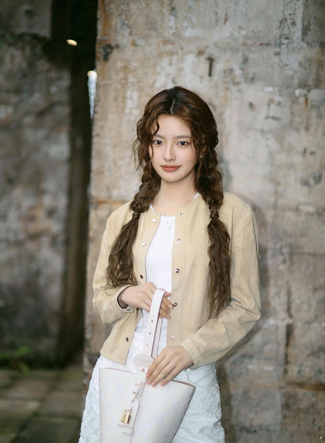 1.李小冉和徐佳宁不止是夫妻，更是紧密绑定的商业伙伴，只要没出现原则性大问题，两