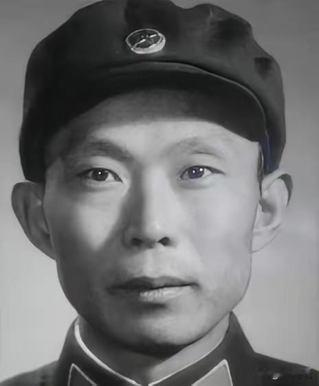1976年，胡炜以军委办公厅主任的身份，最后一次走进会议室，彼时的他浑然不觉，是