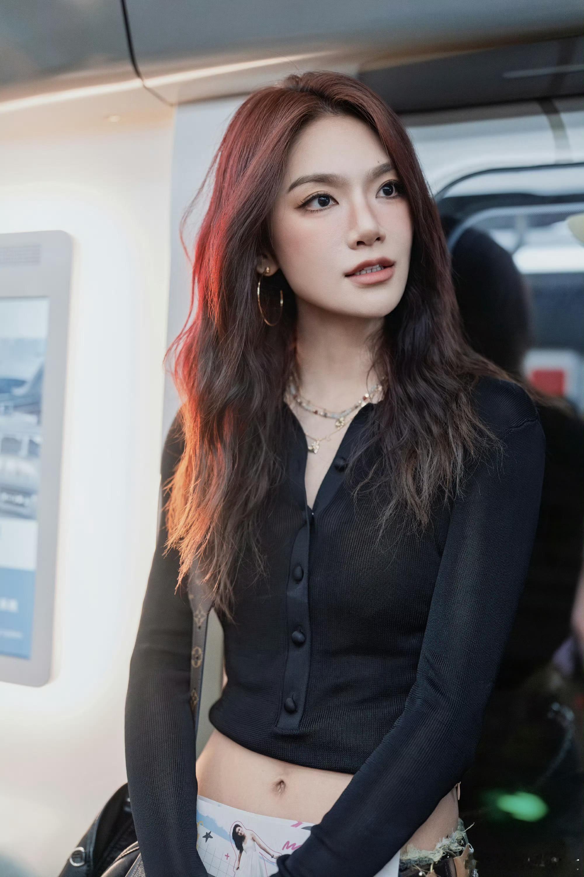 曾可妮美腰长腿