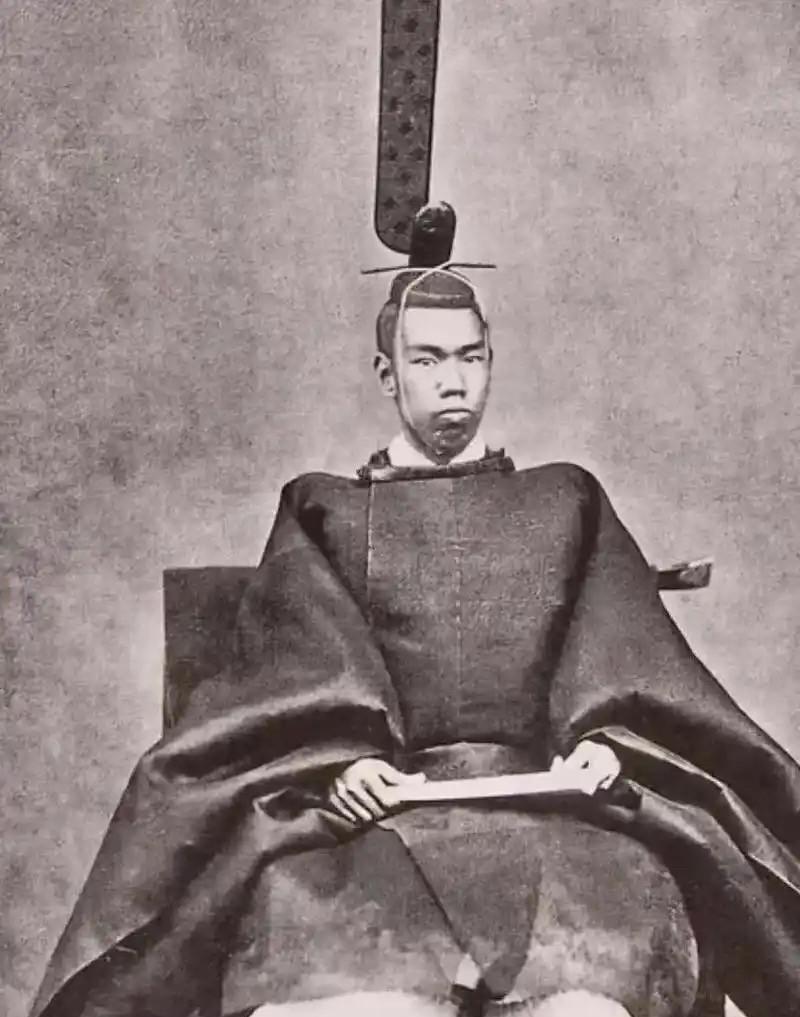 世界上的王室应该只有日本皇室一直都是靠政府拨款活着的，每年大概能得到3亿人民币！