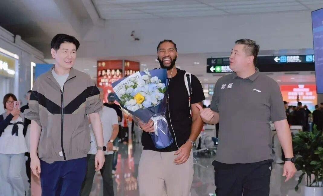 新赛季新疆飞虎男篮新赛季一定会打进季后赛的！新疆飞虎男篮的三