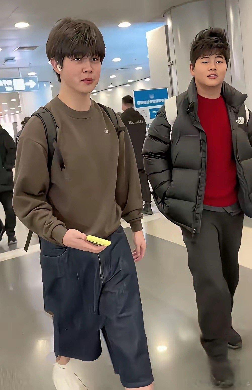 胡可的儿子小鱼儿给人的感觉就像直树的弟弟裕树，憨憨的，挺招人喜欢。小鱼儿的颜值是