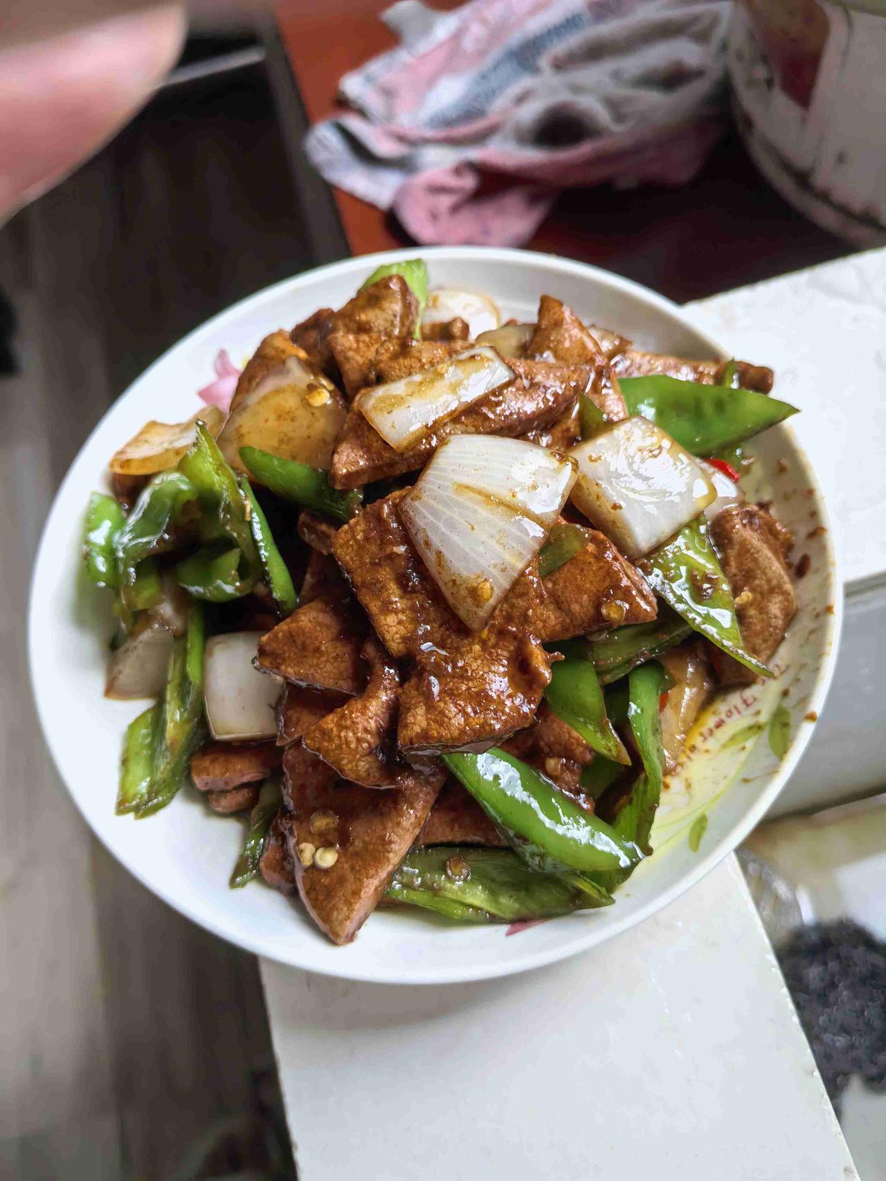 我的今日状态：😁轻松愉快我这里的天气：🌧下雨0雨歇偷闲日：一个厨师的休息日