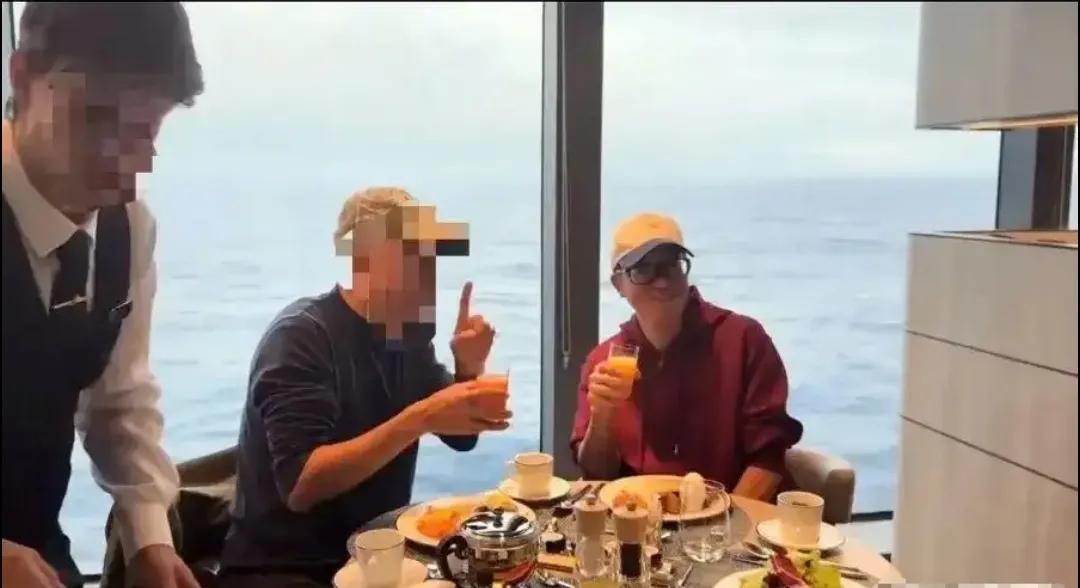 五天从翻车到翻盘，俞敏洪确实有一套。老板去南极，员工在加班，这场站位差距巨大的所